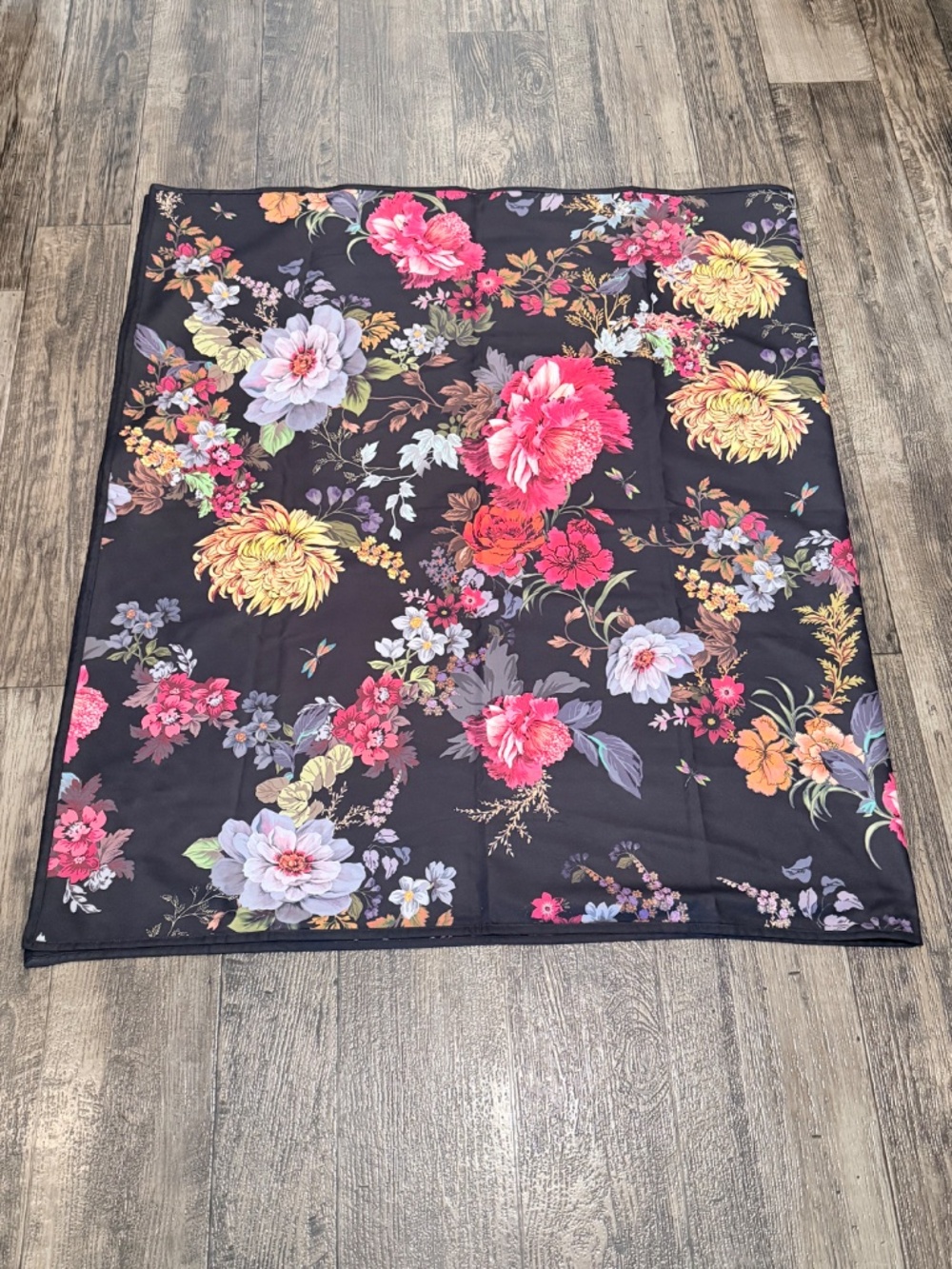 Johnny Was Baccara Reversible Beach Towel Floral 40x70 NWOT + Pouch - Picture 8 of 9